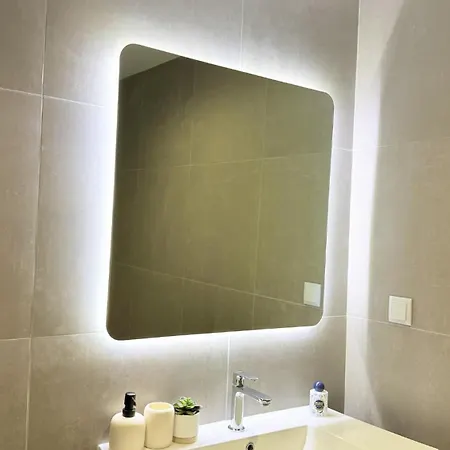 Modern Comfortable In The Center Appartamento *